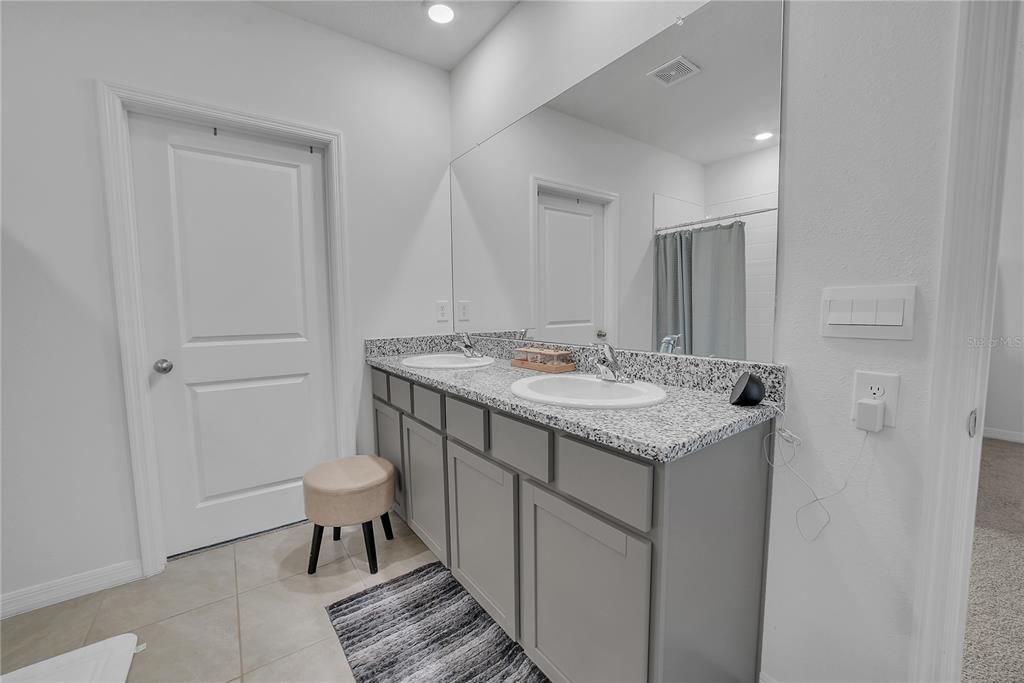 For Sale: $545,990 (5 beds, 3 baths, 2605 Square Feet)