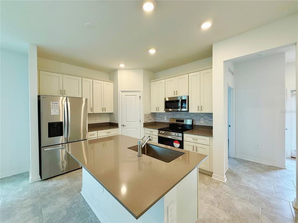For Rent: $2,550 (4 beds, 3 baths, 2030 Square Feet)