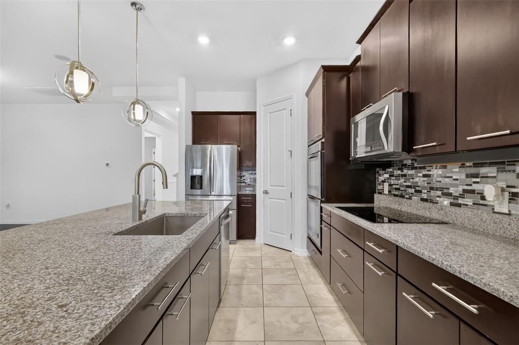En Venta: $815,000 (3 camas, 2 baños, 2513 Pies cuadrados)