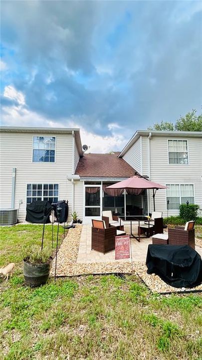 For Rent: $2,300 (3 beds, 2 baths, 1652 Square Feet)