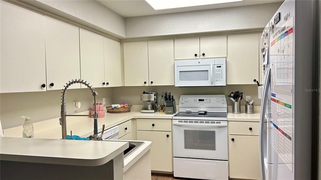 For Rent: $2,300 (3 beds, 2 baths, 1652 Square Feet)