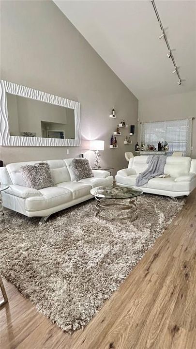 For Rent: $2,300 (3 beds, 2 baths, 1652 Square Feet)