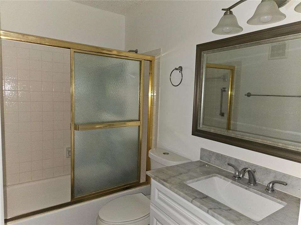 На продажу: $145,000 (2 спален, 2 ванн, 1250 Квадратных фут)