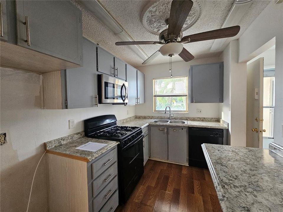 На продажу: $145,000 (2 спален, 2 ванн, 1250 Квадратных фут)