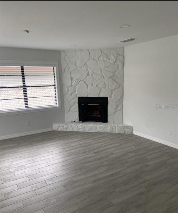 For Rent: $2,585 (4 beds, 2 baths, 1556 Square Feet)