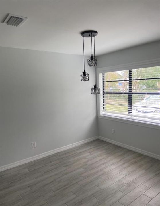 For Rent: $2,585 (4 beds, 2 baths, 1556 Square Feet)