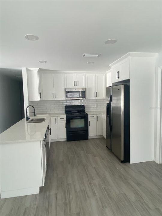 For Rent: $2,585 (4 beds, 2 baths, 1556 Square Feet)