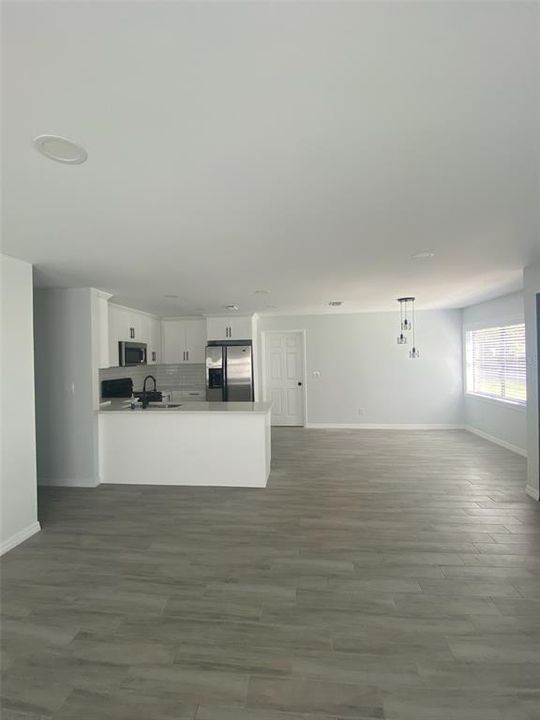 For Rent: $2,585 (4 beds, 2 baths, 1556 Square Feet)