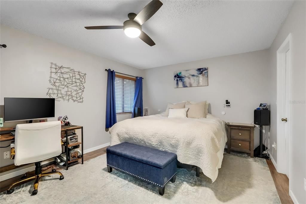 Activo con contrato: $375,000 (3 camas, 2 baños, 1650 Pies cuadrados)
