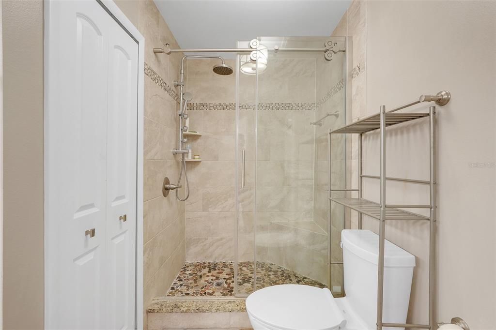 Activo con contrato: $375,000 (3 camas, 2 baños, 1650 Pies cuadrados)