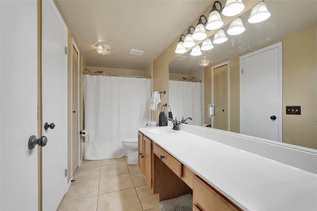 Activo con contrato: $375,000 (3 camas, 2 baños, 1650 Pies cuadrados)