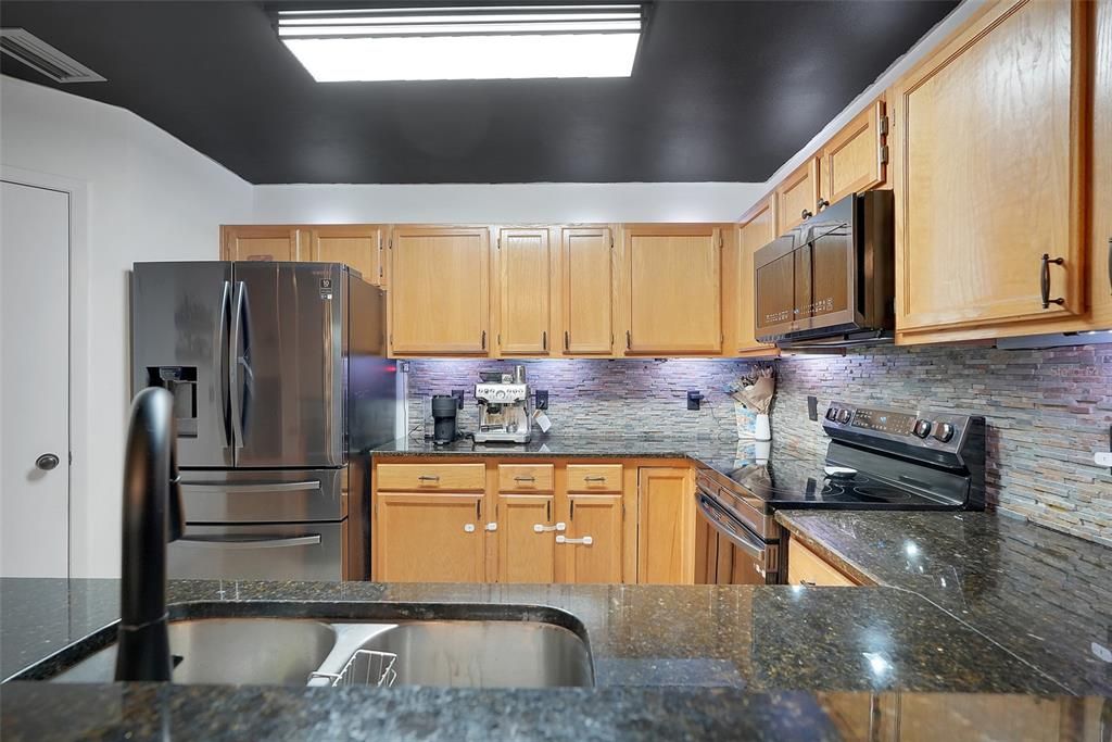 Activo con contrato: $375,000 (3 camas, 2 baños, 1650 Pies cuadrados)