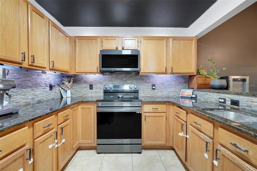 Activo con contrato: $375,000 (3 camas, 2 baños, 1650 Pies cuadrados)