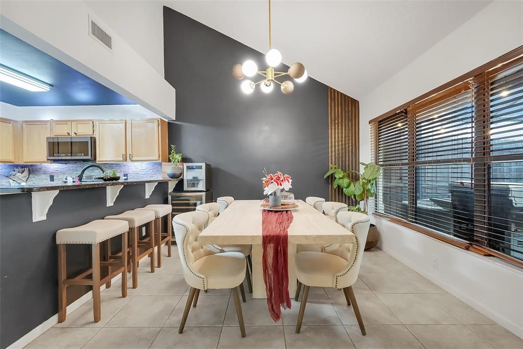 Activo con contrato: $375,000 (3 camas, 2 baños, 1650 Pies cuadrados)