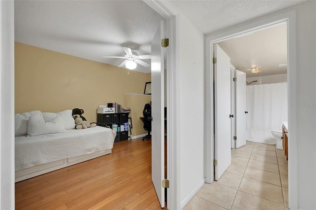 Activo con contrato: $375,000 (3 camas, 2 baños, 1650 Pies cuadrados)