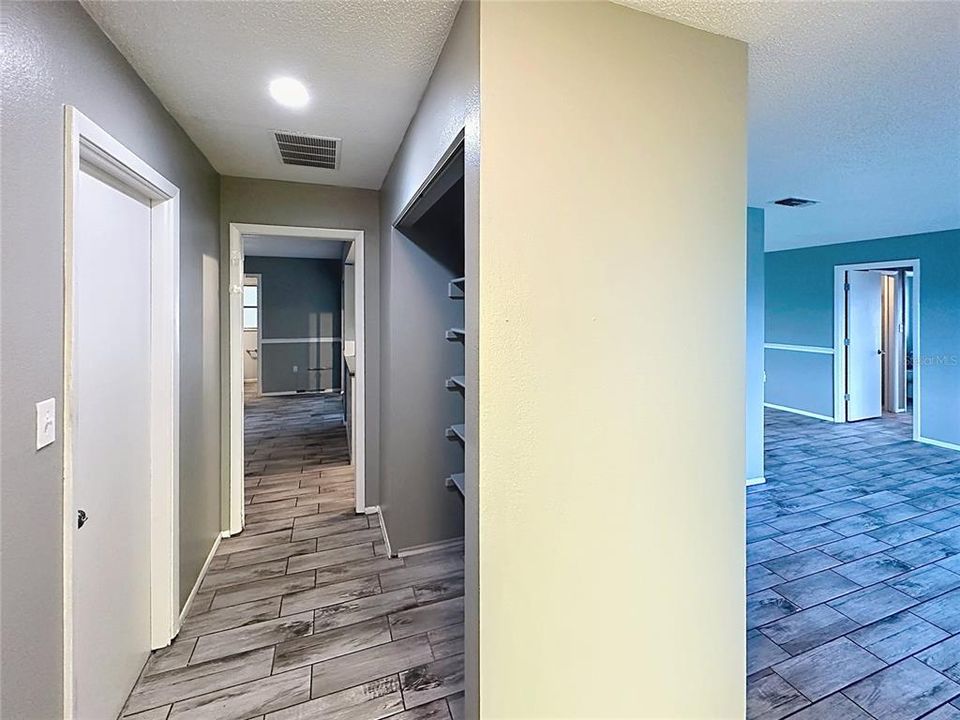 For Sale: $349,900 (3 beds, 2 baths, 1387 Square Feet)