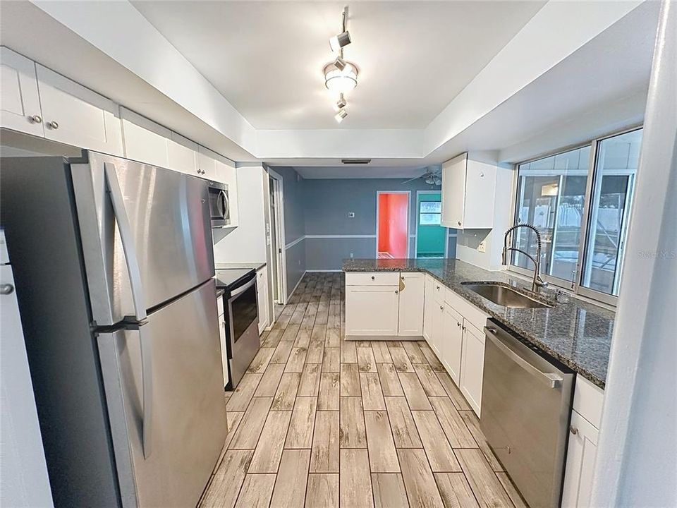 For Sale: $349,900 (3 beds, 2 baths, 1387 Square Feet)