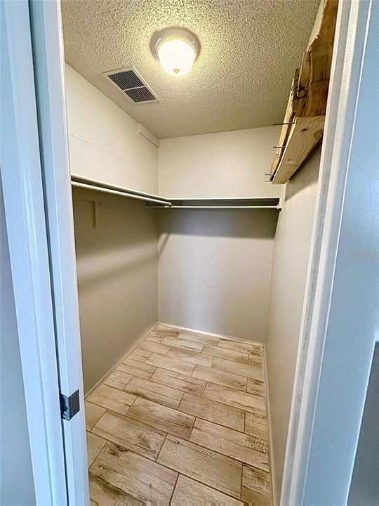 For Sale: $349,900 (3 beds, 2 baths, 1387 Square Feet)