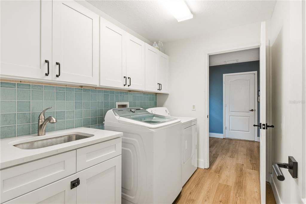 En Venta: $575,000 (3 camas, 2 baños, 2100 Pies cuadrados)