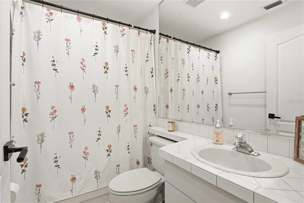 En Venta: $575,000 (3 camas, 2 baños, 2100 Pies cuadrados)