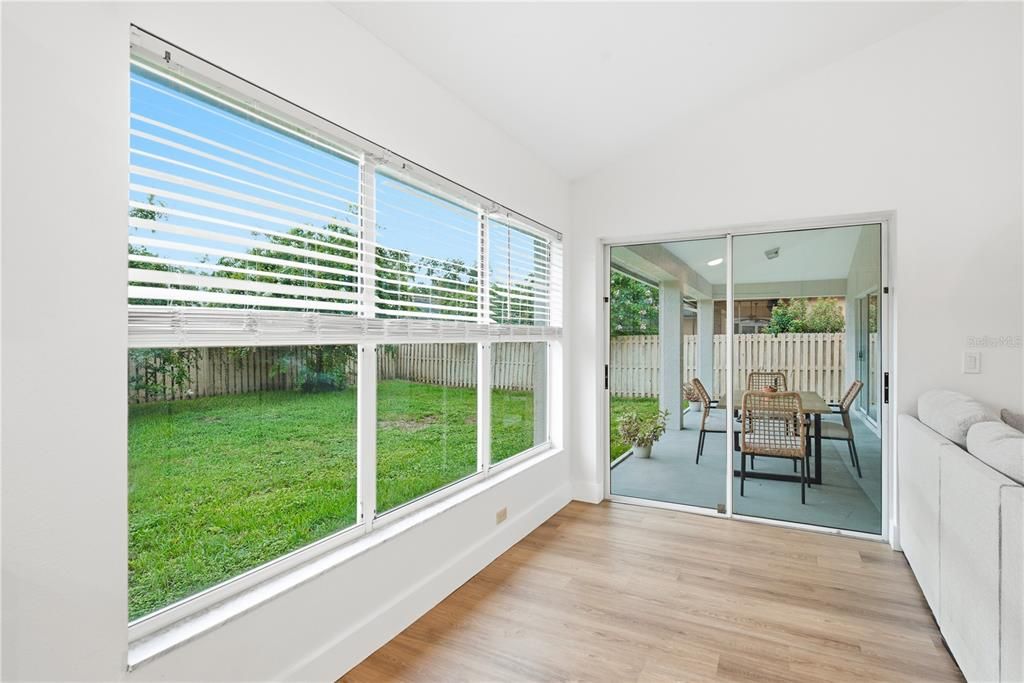 En Venta: $575,000 (3 camas, 2 baños, 2100 Pies cuadrados)