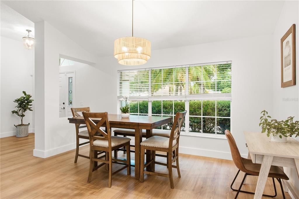 En Venta: $575,000 (3 camas, 2 baños, 2100 Pies cuadrados)