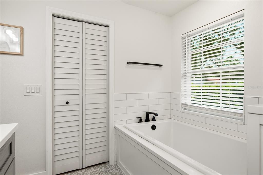 En Venta: $575,000 (3 camas, 2 baños, 2100 Pies cuadrados)