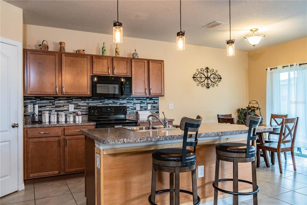 For Sale: $250,000 (3 beds, 2 baths, 1450 Square Feet)