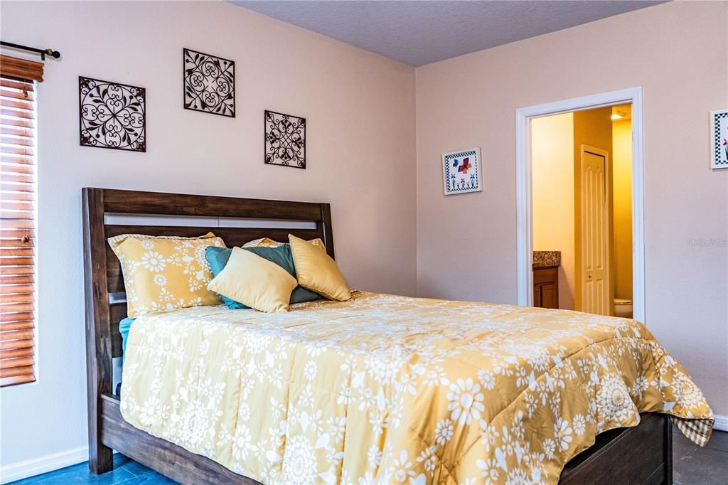 For Sale: $250,000 (3 beds, 2 baths, 1450 Square Feet)