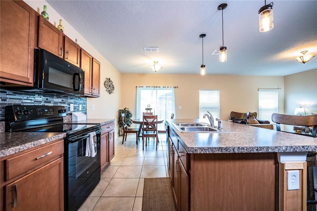 For Sale: $250,000 (3 beds, 2 baths, 1450 Square Feet)