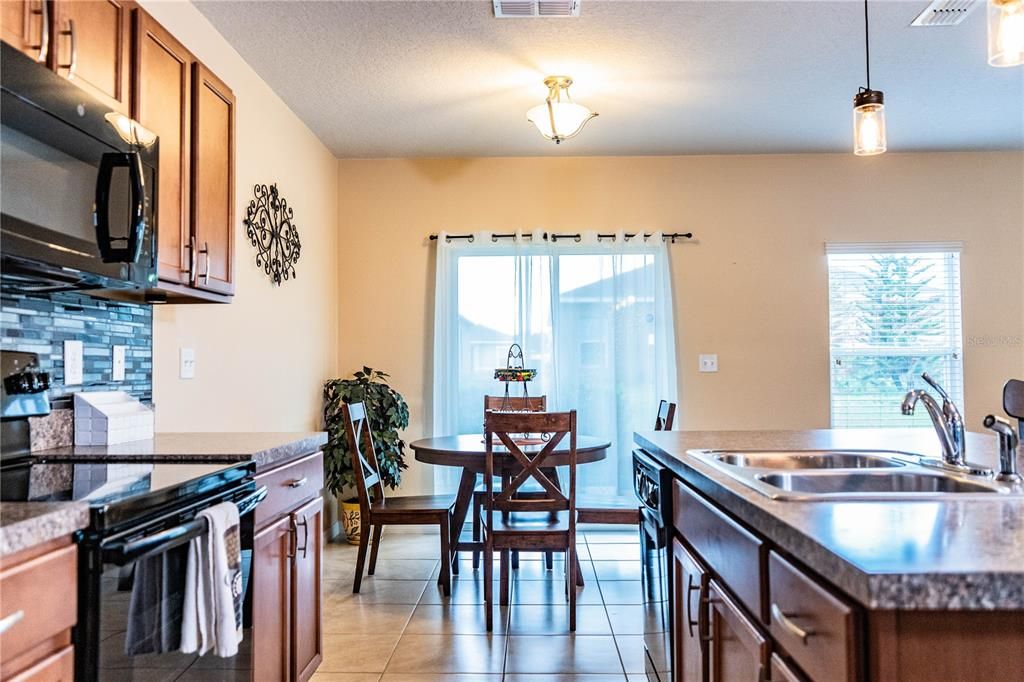 For Sale: $250,000 (3 beds, 2 baths, 1450 Square Feet)