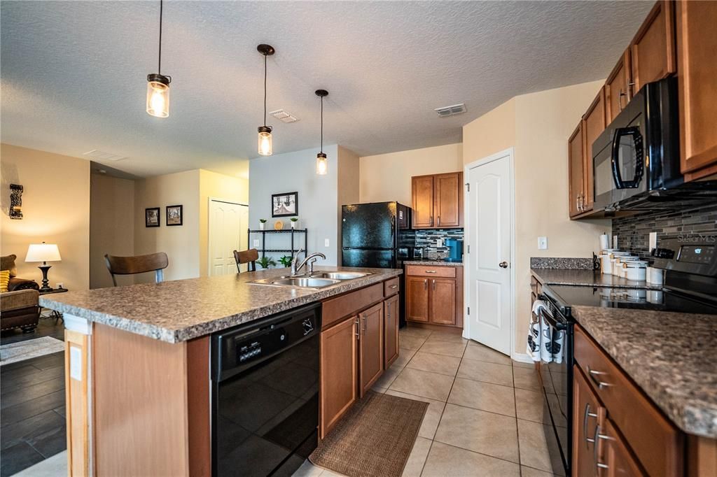 For Sale: $250,000 (3 beds, 2 baths, 1450 Square Feet)