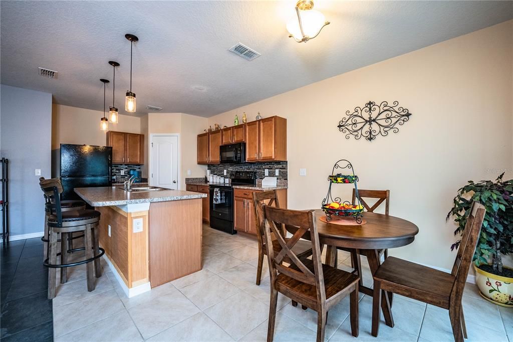 For Sale: $250,000 (3 beds, 2 baths, 1450 Square Feet)