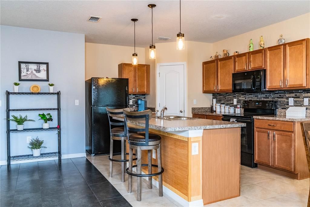 For Sale: $250,000 (3 beds, 2 baths, 1450 Square Feet)