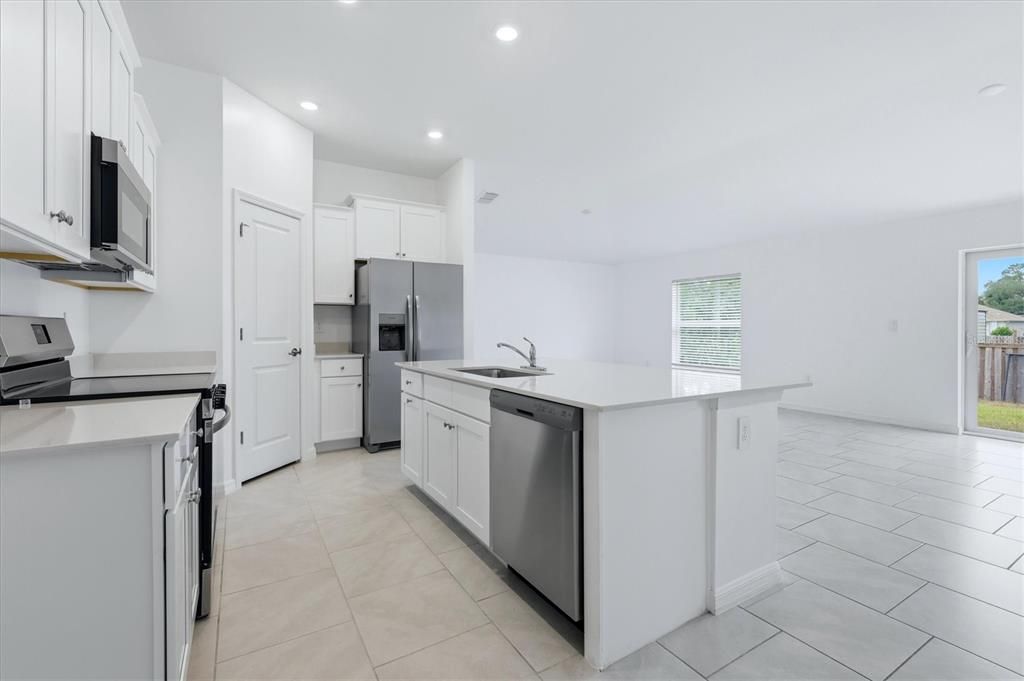 En Venta: $324,900 (3 camas, 2 baños, 1615 Pies cuadrados)