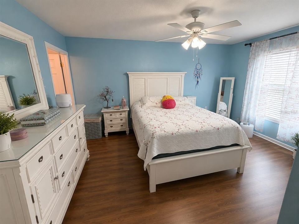 En Venta: $240,000 (3 camas, 2 baños, 1260 Pies cuadrados)