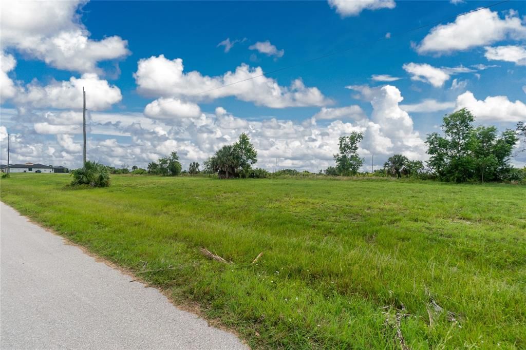 En Venta: $54,000 (0.23 acres)