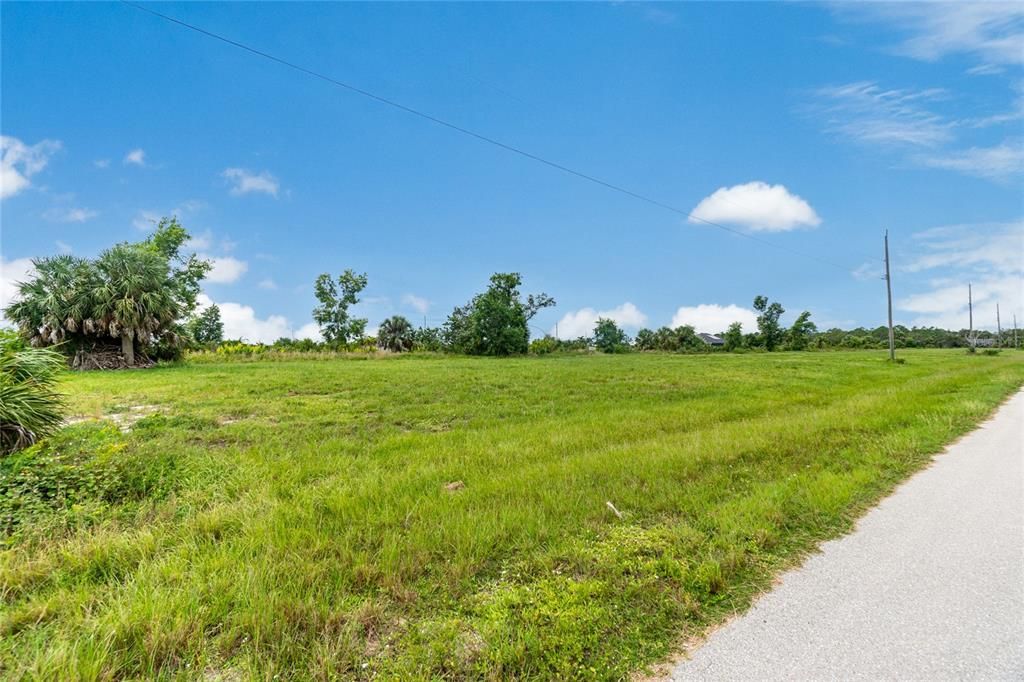 En Venta: $54,000 (0.23 acres)
