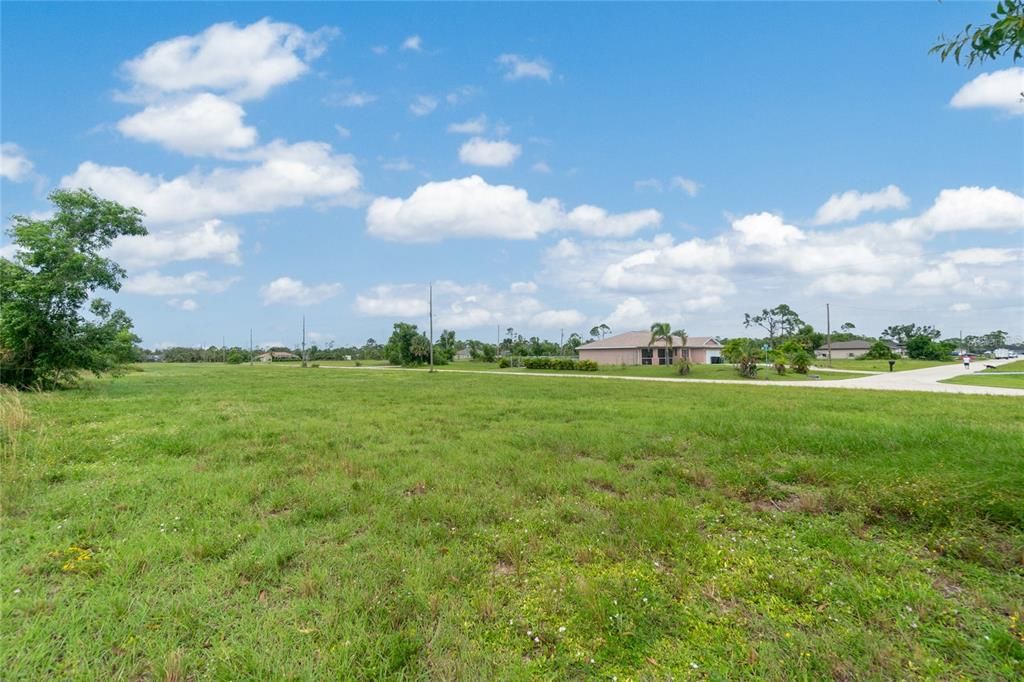 En Venta: $54,000 (0.23 acres)