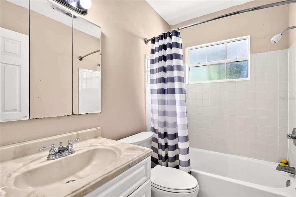 For Sale: $255,000 (3 beds, 2 baths, 1572 Square Feet)