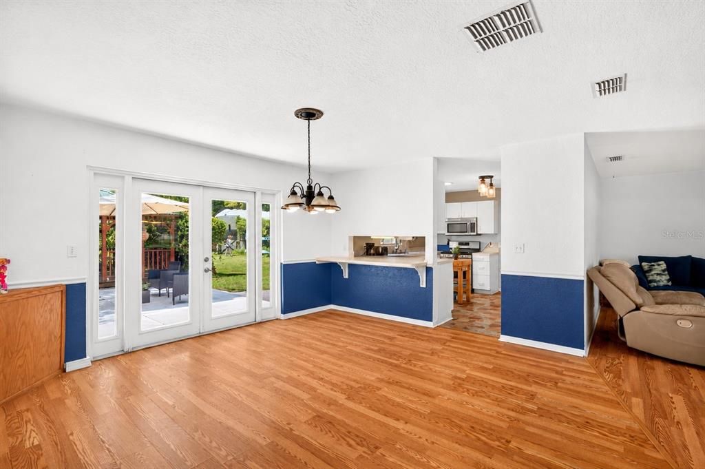 For Sale: $255,000 (3 beds, 2 baths, 1572 Square Feet)