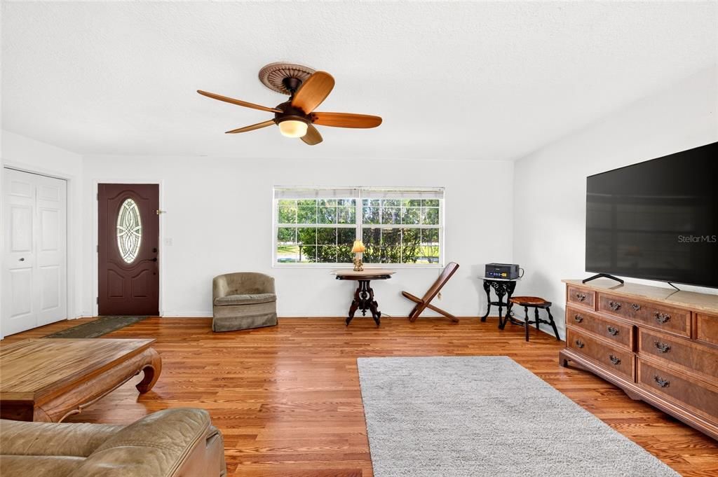 For Sale: $255,000 (3 beds, 2 baths, 1572 Square Feet)