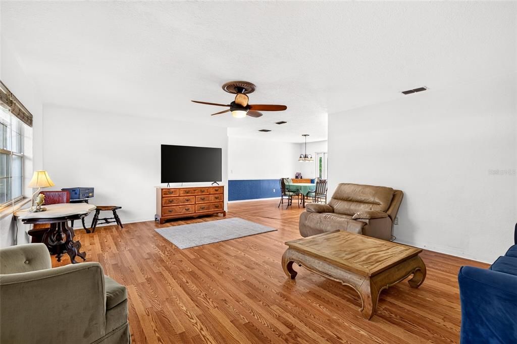 For Sale: $255,000 (3 beds, 2 baths, 1572 Square Feet)
