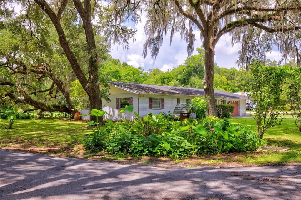 For Sale: $255,000 (3 beds, 2 baths, 1572 Square Feet)
