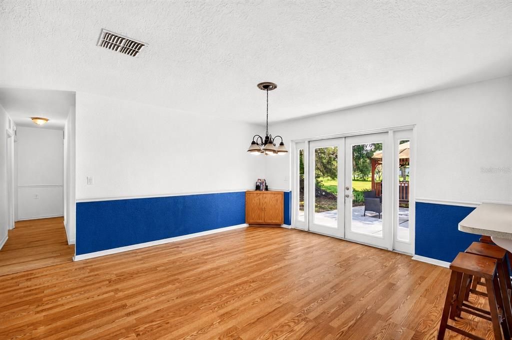 For Sale: $255,000 (3 beds, 2 baths, 1572 Square Feet)