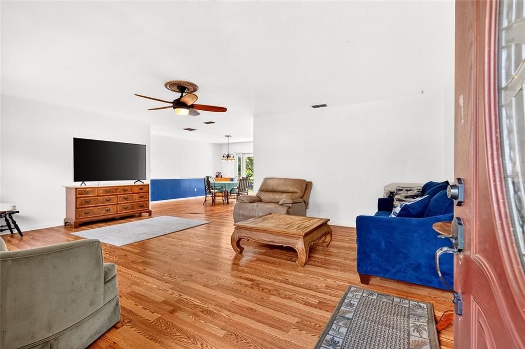 For Sale: $255,000 (3 beds, 2 baths, 1572 Square Feet)