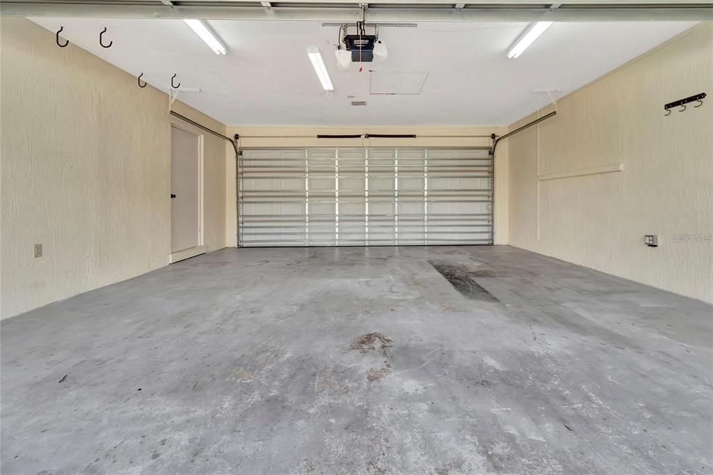 Active With Contract: $3,850 (3 beds, 2 baths, 2502 Square Feet)