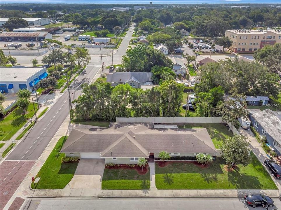 Active With Contract: $3,850 (3 beds, 2 baths, 2502 Square Feet)