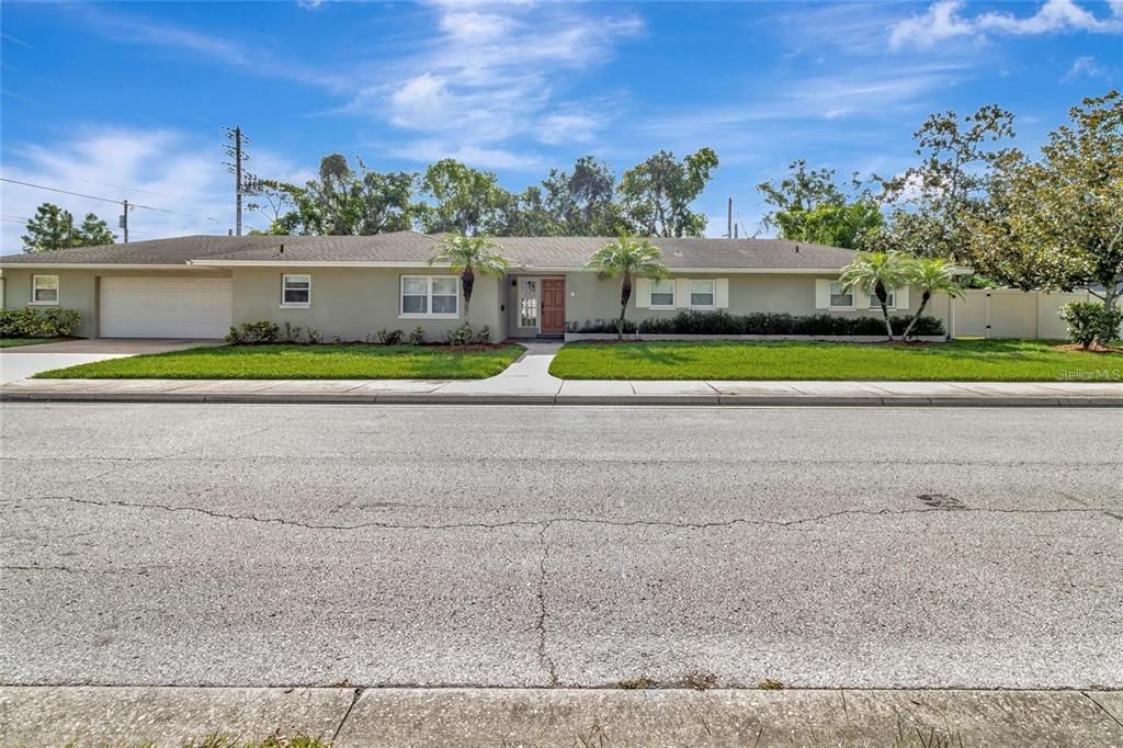 Active With Contract: $3,850 (3 beds, 2 baths, 2502 Square Feet)