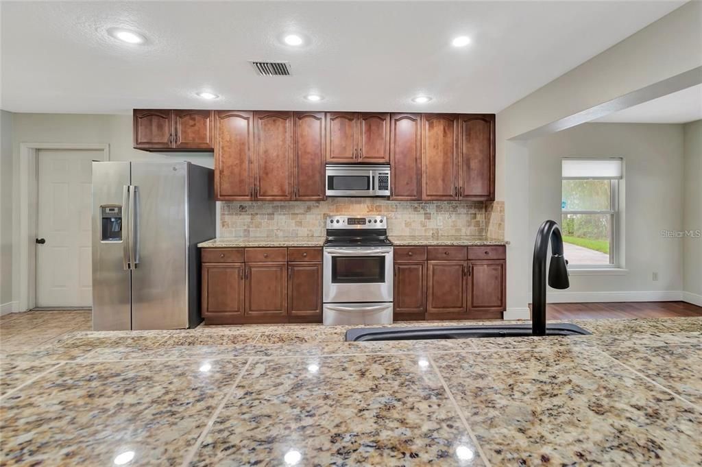 Active With Contract: $3,850 (3 beds, 2 baths, 2502 Square Feet)